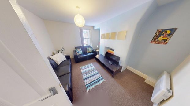 5 bedroom flat to rent - Photo 1