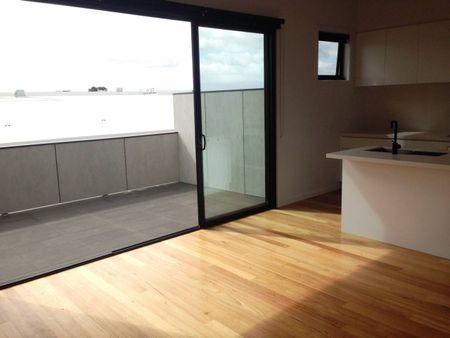 STYLISH TOWNHOUSE - Photo 5
