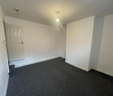 Autumn Grove, Hyde Park, Leeds - Photo 1