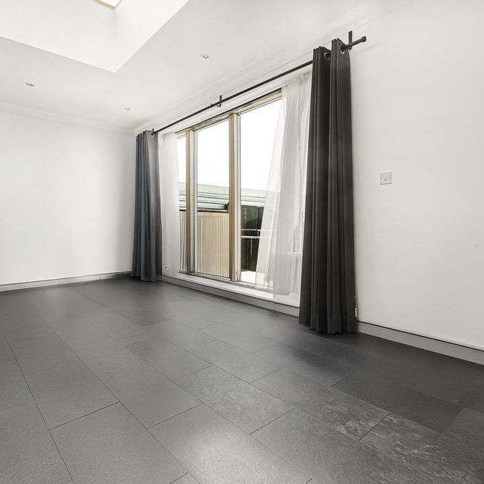 2 bedroom penthouse to rent - Photo 1