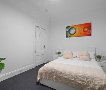 Redfern - Photo 2