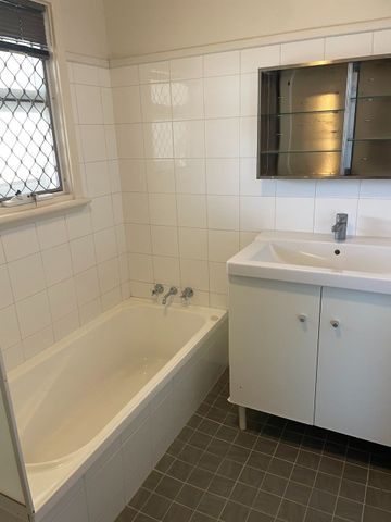 EASY LIVING - Photo 2