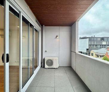 Stylish 1 Bed Apartment with Spacious Balcony & CBD Convenience - F... - Photo 5