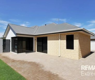 “MODERN COASTAL LIVING IN BEAUTIFUL ILUKA” - Photo 4