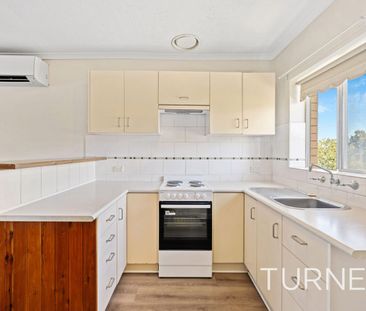 UPSTAIRS MODERN 2 BEDROOM UNIT - Photo 6