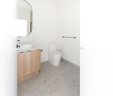 16 Farranreigh Street, Woodstock VIC 3751 - Townhouse For Rent | Do... - Photo 4