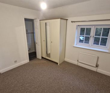 3 bedroom mews to rent - Photo 4
