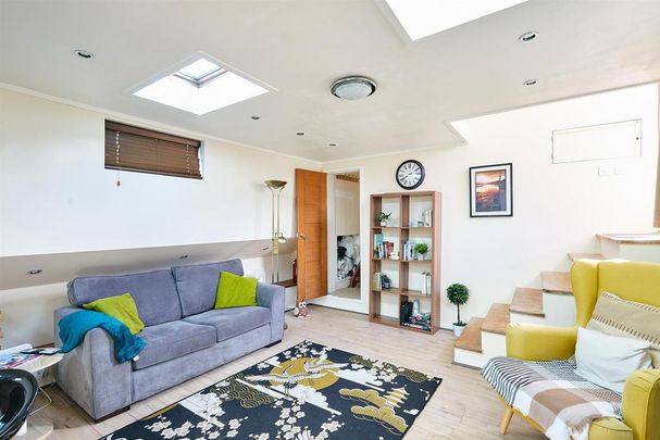 2 bedroom houseboat to rent - Photo 1