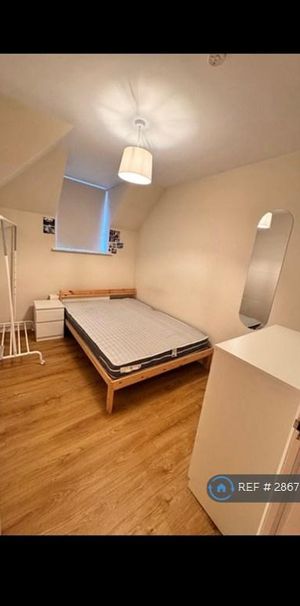 1 bedroom in a flat share to rent - Photo 1