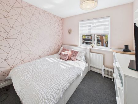 Fixed Price £1,950 pcm - Available Now - Unfurnished - Photo 4