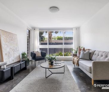 Boutique Beauty in a Blue-Chip Locale - Photo 3