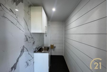 Modern 3 Bedroom Family Home&excl; - Photo 3