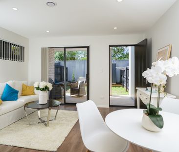 MANGERE BRIDGE, 3 BEDROOMS - Photo 2