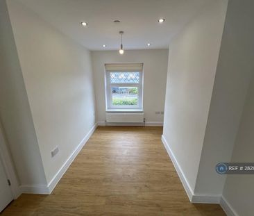 2 bedroom maisonette to rent - Photo 2