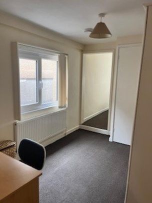 4 bedroom terraced house to rent - Photo 1