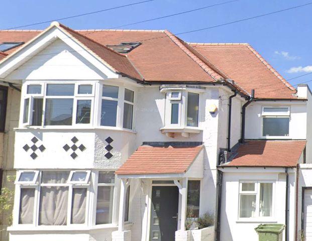 Fleetwood Road Room 4 - Photo 1