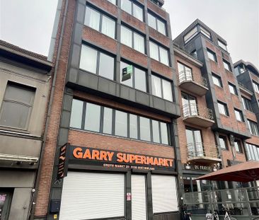 Zeer ruim appartement gelegen aan de Grote Markt van St-Niklaas - Photo 4