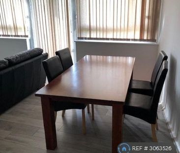 2 bedroom flat to rent - Photo 5