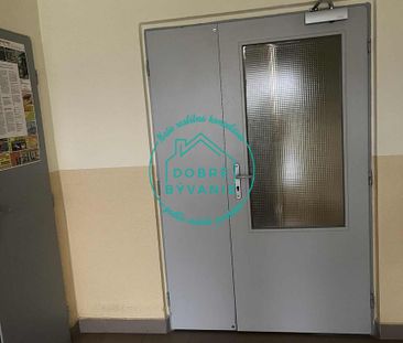 Na prenájom: Nadčasovo prerobená garsónka v Nových Zámkoch – Fotografia 1