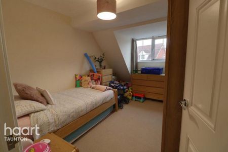 3 bedroom apartment to rent - Photo 4