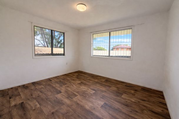 CUTE COTTAGE IN THE HEART OF CHURHILL - Photo 1