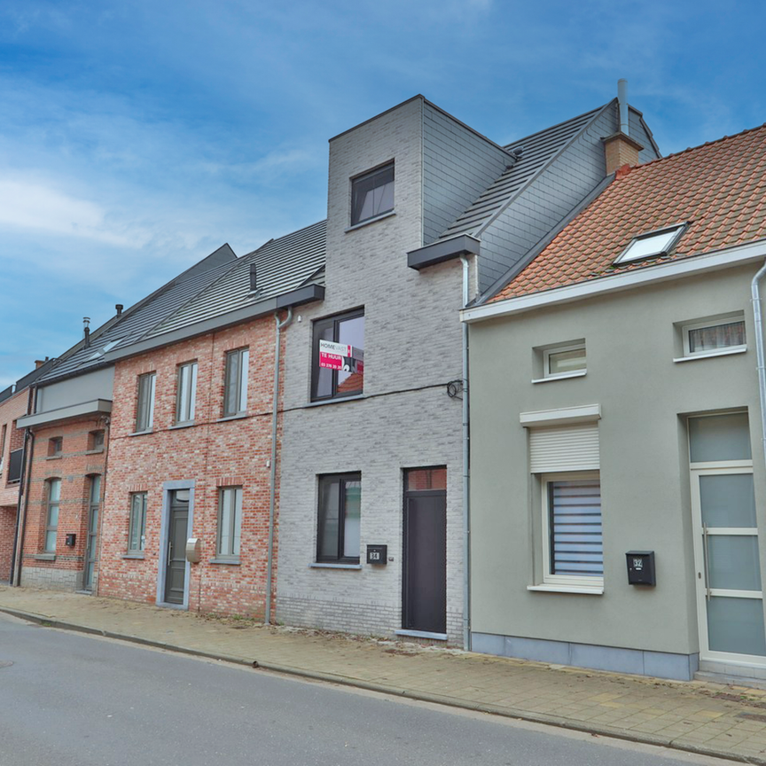 Lichtrijke rijwoning nabij centrum Beveren! - Photo 1