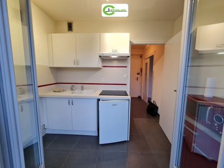 Location Appartement 1 pièce 29m² LA FERTE BERNARD 72400 - Photo 4