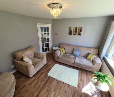 2 bedroom flat to rent - Photo 2