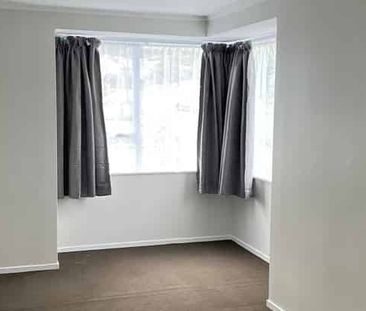 This stylish 3-bedroom family home in a safe neigh - Photo 5