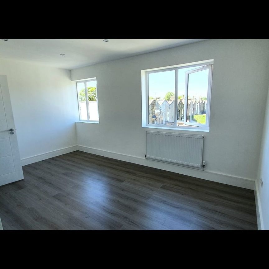 3 Bed Flat, Forest Gate, E7 - Photo 1