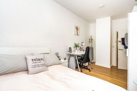 4 bedroom flat to rent - Photo 4