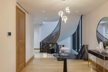 A stylish four-bedroom town house situated between King’s Road and Chelsea Square - Photo 3