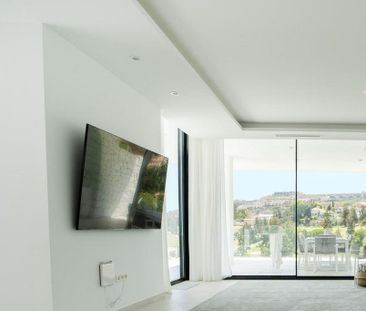 5 bedroom luxury Villa for rent in Benahavís, Andalusia - Photo 2