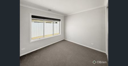 Central Wodonga four-bedroom home. - Photo 3