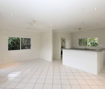 Location Location - Airconditioned - Extra Hobby Room - Fully Fenced - Photo 6