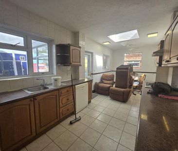 3 bedroom terraced house to rent - Photo 3