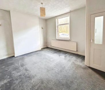 3 bedroom end of terrace house to rent - Photo 4