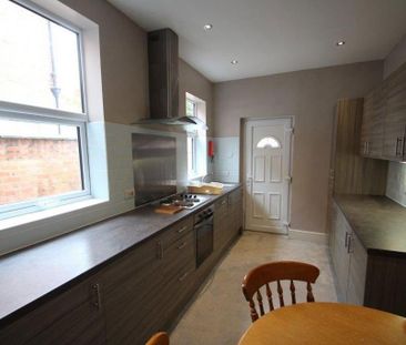 4 bedroom terraced house to rent - Photo 1