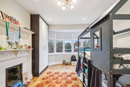 Fabulous five bedroom family home close to Kew Gardens - Photo 5