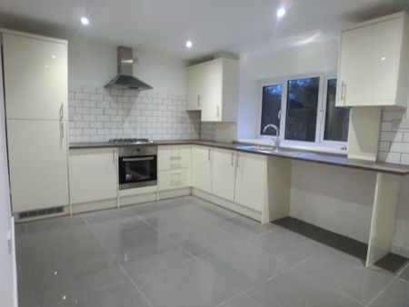 3 bedroom terraced house to rent - Photo 3