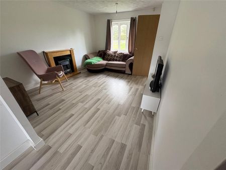 3 bedroom end of terrace house to rent - Photo 2