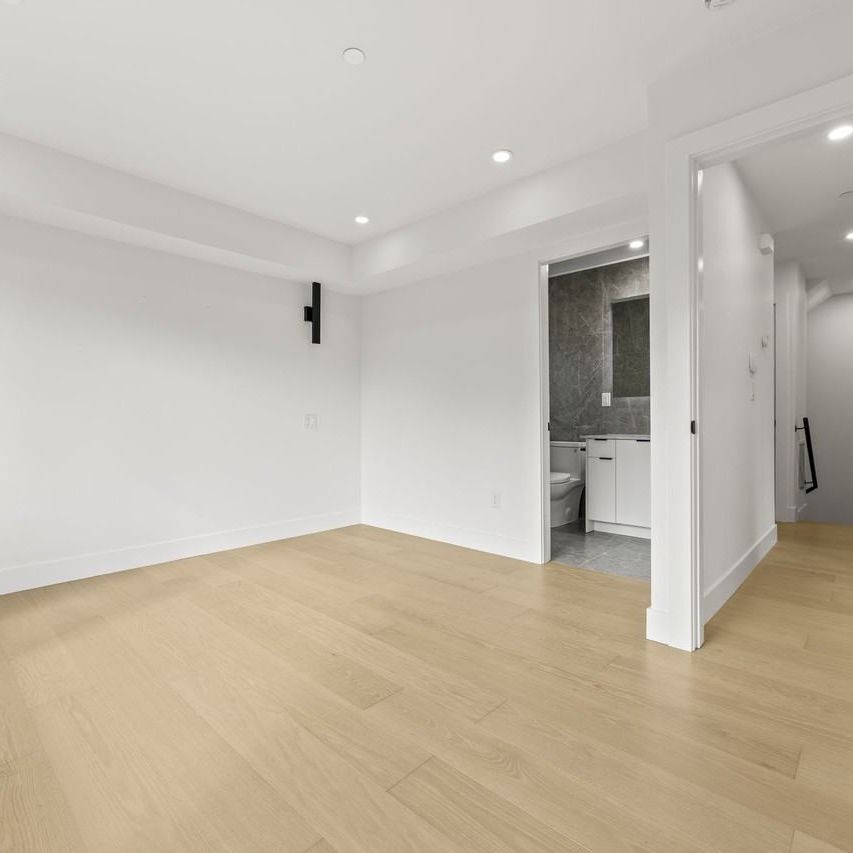 3576 East Pender Street town house — Vancouver, BC (4-Bedroom) - 4 Bedroom - Photo 1