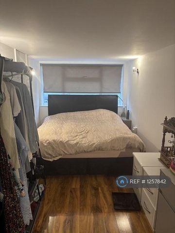 4 bedroom detached house to rent - Photo 4