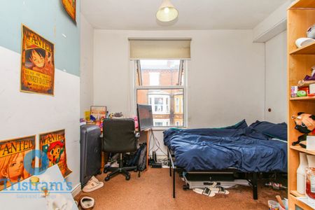 4 bed Mid Terraced House for Rent - Photo 3