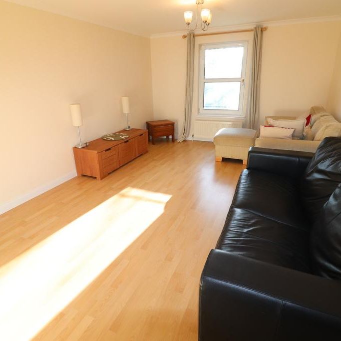 3 bedroom flat to rent - Photo 1