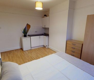 1 bedroom in a house share to rent - Photo 6