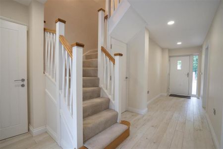 5 bedroom detached house to rent - Photo 3