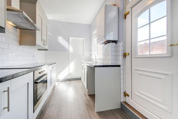 2 bedroom flat to rent - Photo 1