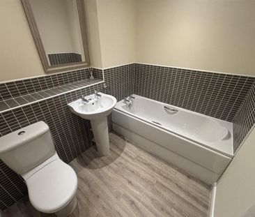 2 bedroom ground floor flat to rent - Photo 4