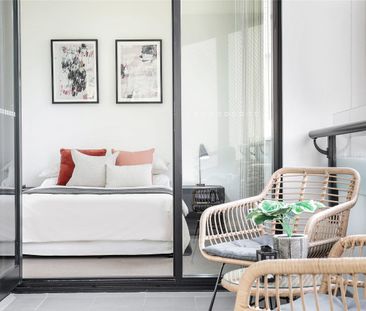 Spacious Contemporary Apartment in a Prime Rosebery Location - Photo 4